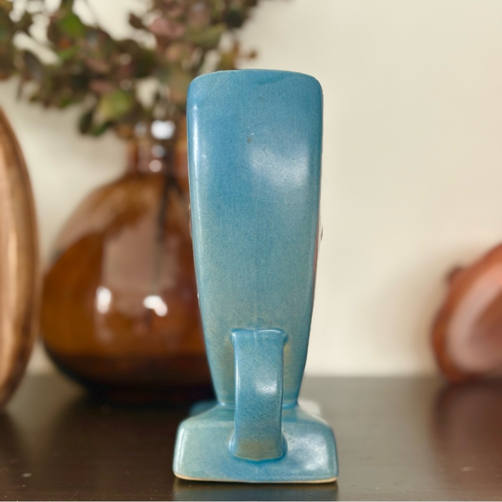 Roseville Snowberry Vase - Picture 4 of 7